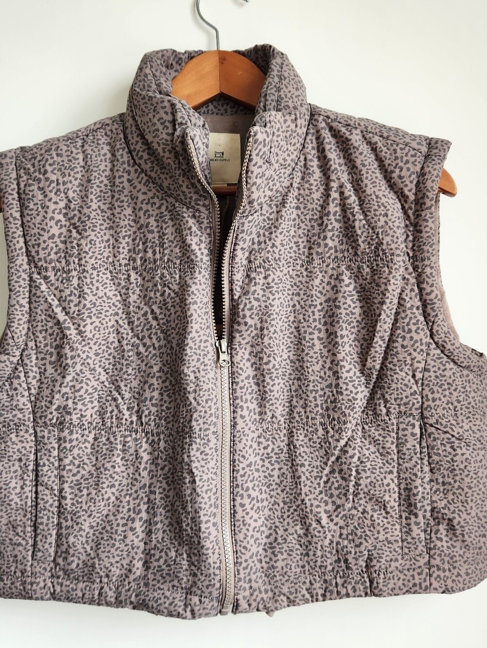 NWT Thread & Supply Cropped Vest Feat. Pockets And Drawstring. Sz M